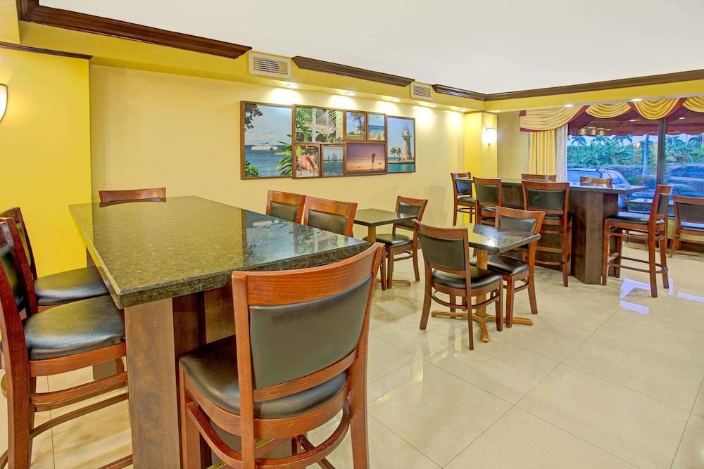 Days By Wyndham Florida Hotel