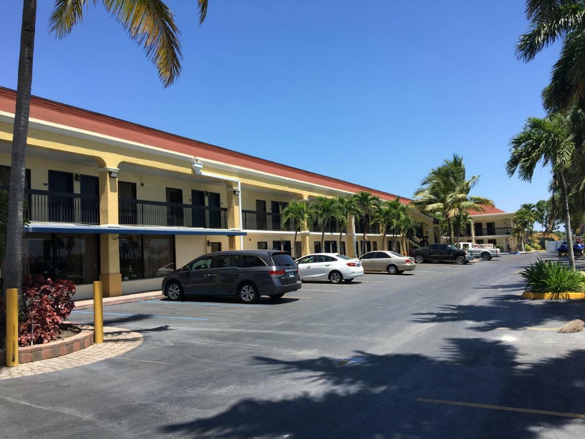 Hotel Days By Wyndham Florida Florida City